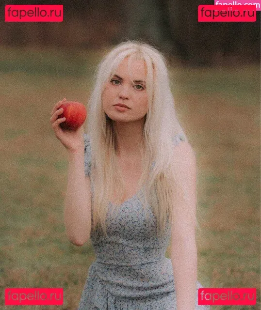 Zandi Holup Onlyfans Photo Gallery 