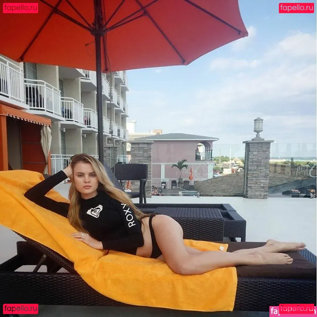 Zandi Holup Onlyfans Photo Gallery 