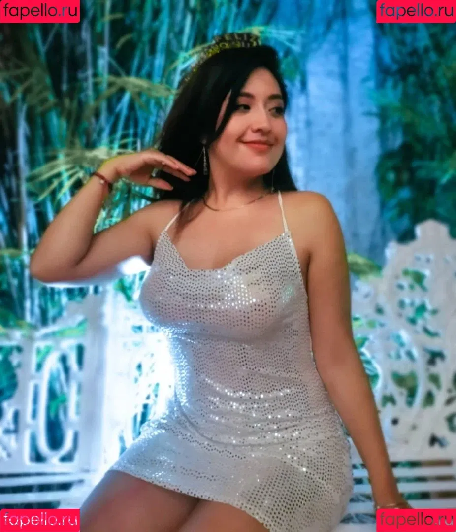 Yari San Onlyfans Photo Gallery 