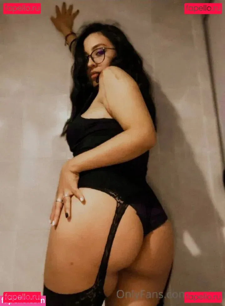 Yari San Onlyfans Photo Gallery 