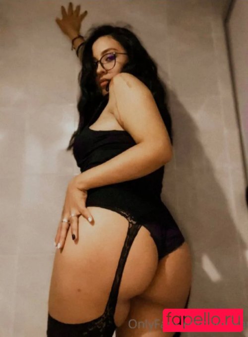 Yari San Onlyfans Photo Gallery 