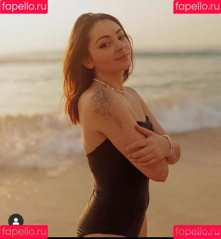Roxane ASMR Onlyfans Photo Gallery 
