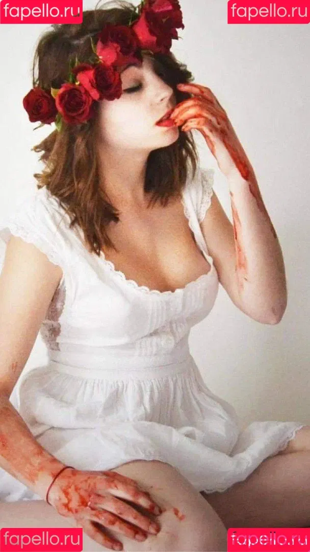 Roxane ASMR Onlyfans Photo Gallery 