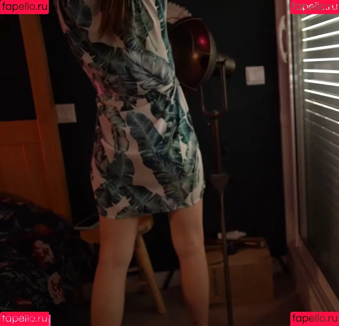 Roxane ASMR Onlyfans Photo Gallery 