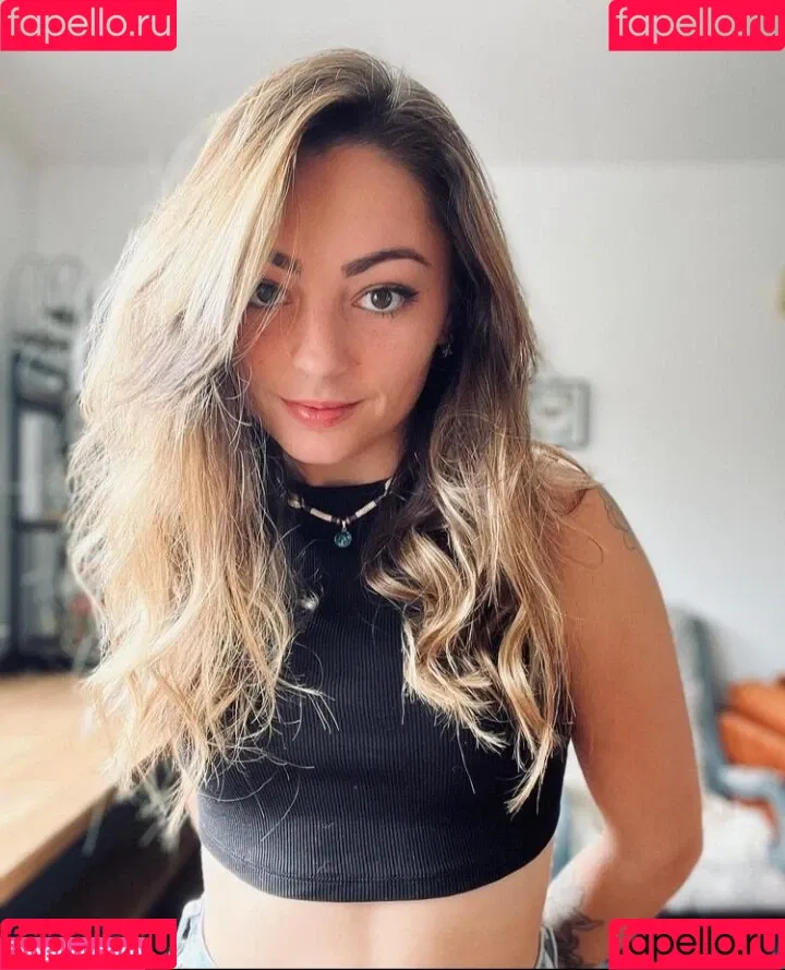 Roxane ASMR Onlyfans Photo Gallery 