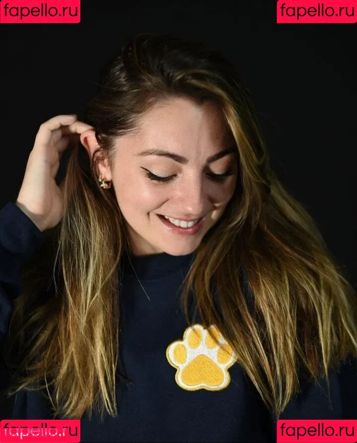 Roxane ASMR Onlyfans Photo Gallery 