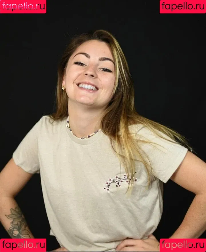 Roxane ASMR Onlyfans Photo Gallery 