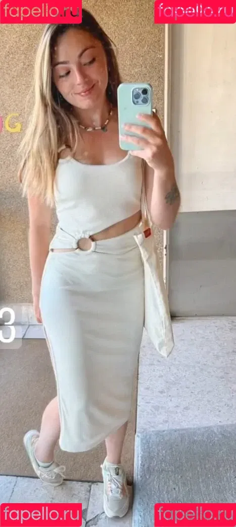 Roxane ASMR Onlyfans Photo Gallery 