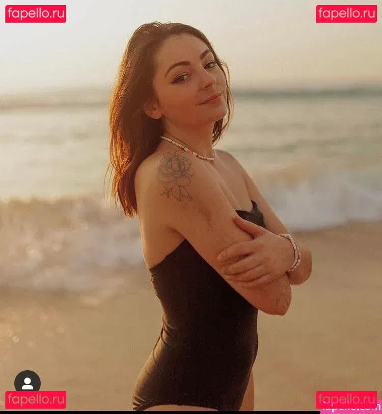 Roxane ASMR Onlyfans Photo Gallery 