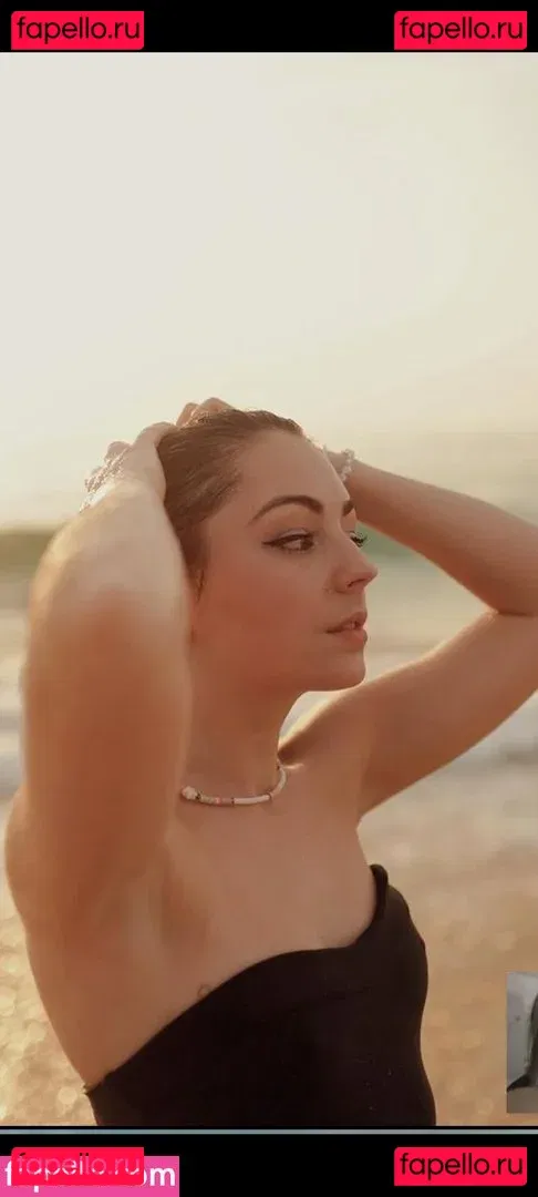 Roxane ASMR Onlyfans Photo Gallery 