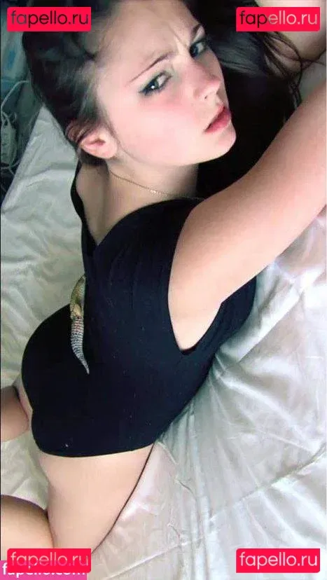 Roxane ASMR Onlyfans Photo Gallery 