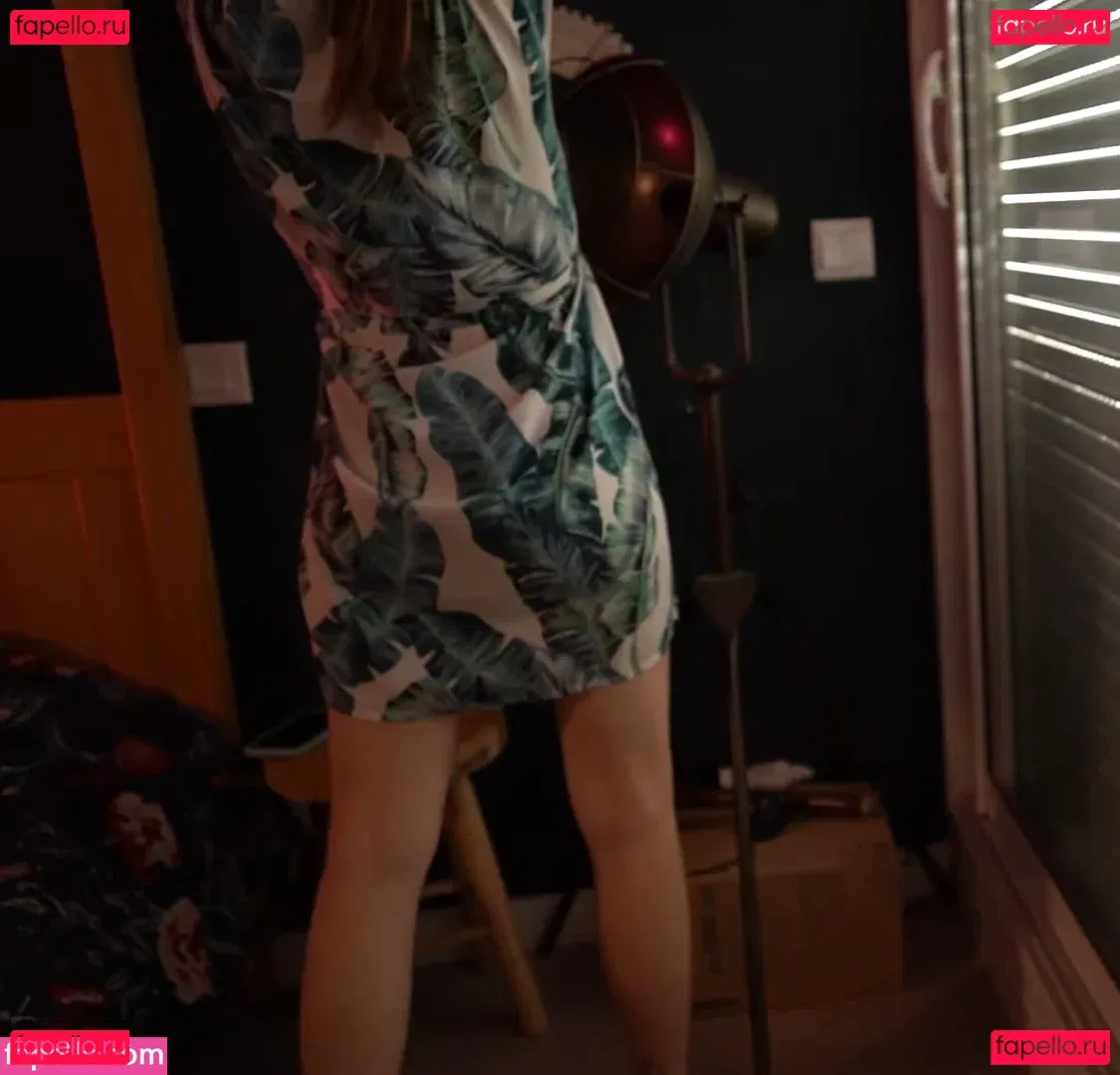 Roxane ASMR Onlyfans Photo Gallery 