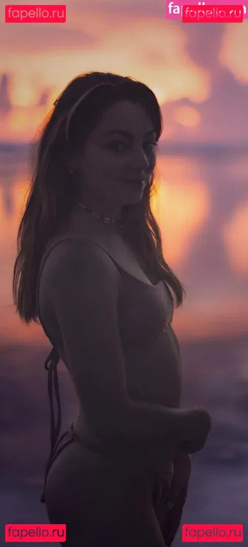 Roxane ASMR Onlyfans Photo Gallery 