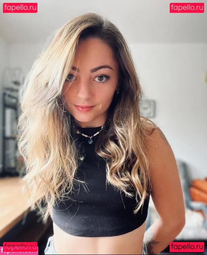 Roxane ASMR Onlyfans Photo Gallery 