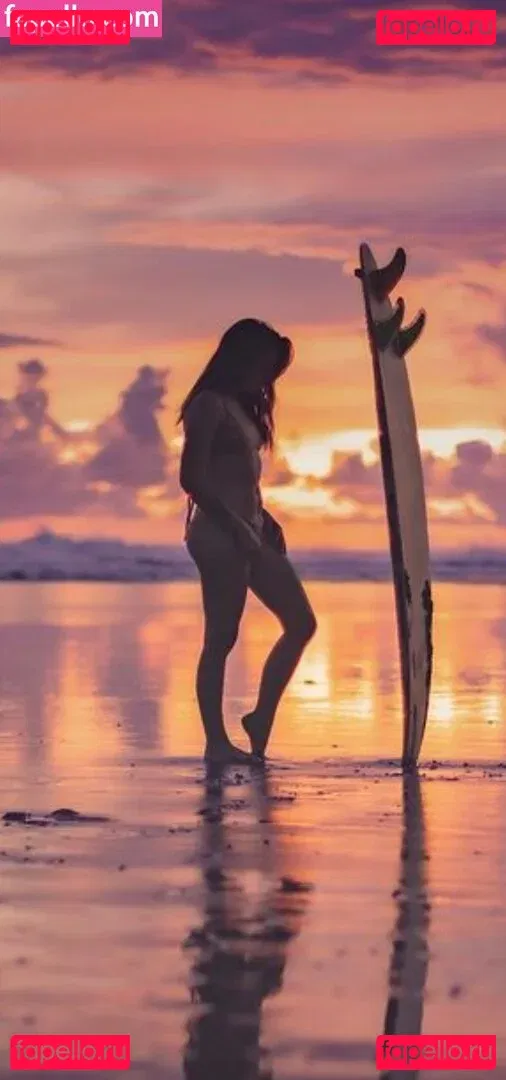 Roxane ASMR Onlyfans Photo Gallery 