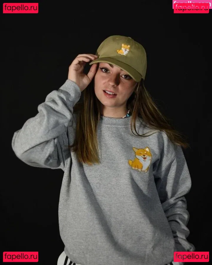 Roxane ASMR Onlyfans Photo Gallery 