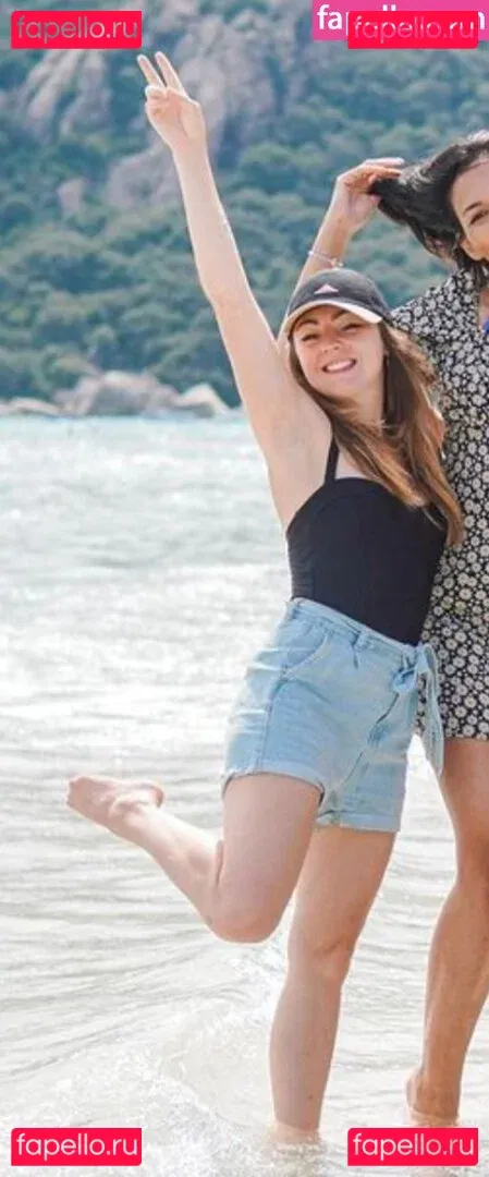 Roxane ASMR Onlyfans Photo Gallery 