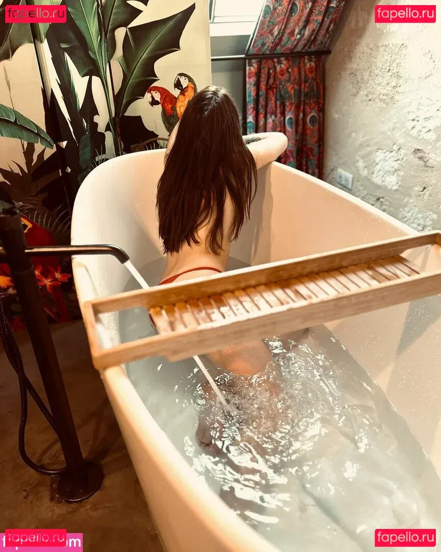 Roxane ASMR Onlyfans Photo Gallery 