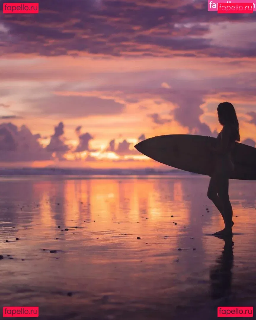 Roxane ASMR Onlyfans Photo Gallery 