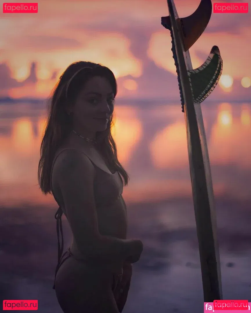 Roxane ASMR Onlyfans Photo Gallery 