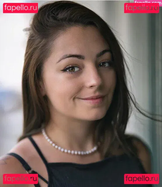 Roxane ASMR Onlyfans Photo Gallery 