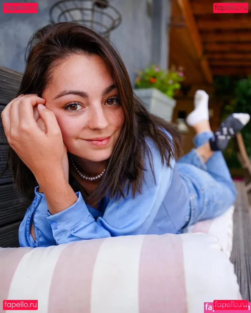 Roxane ASMR Onlyfans Photo Gallery 