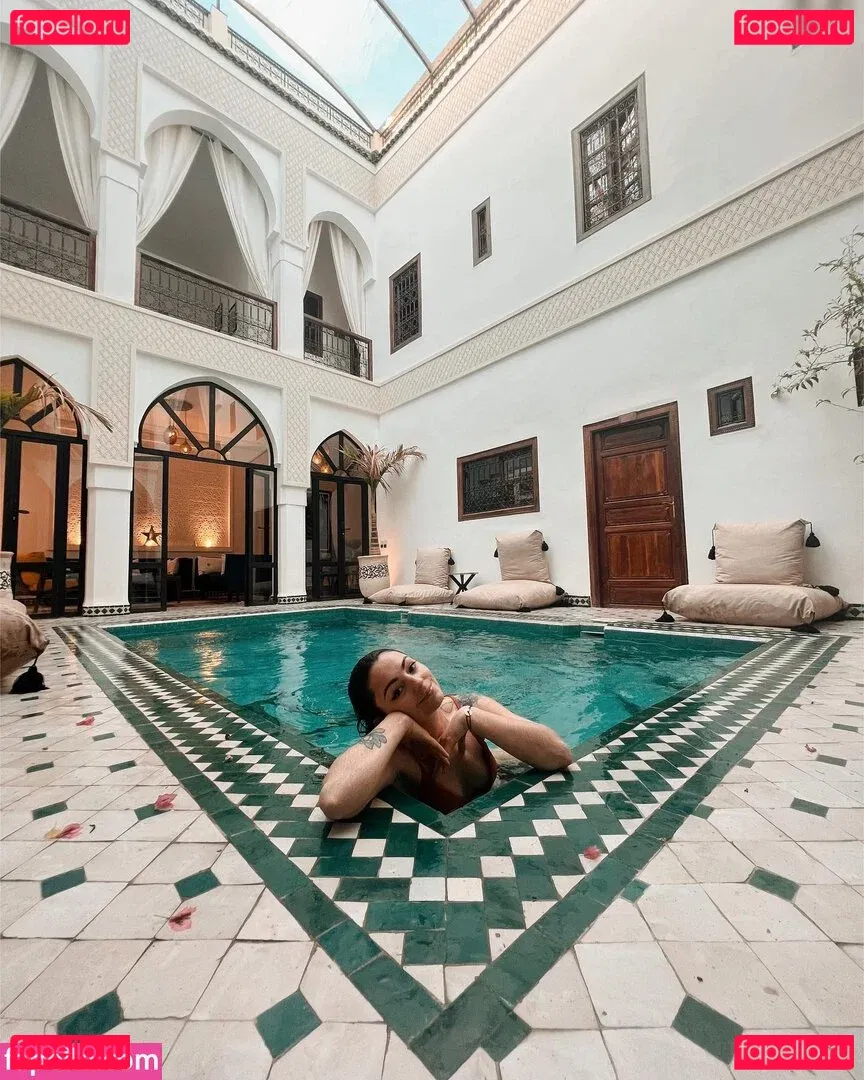 Roxane ASMR Onlyfans Photo Gallery 