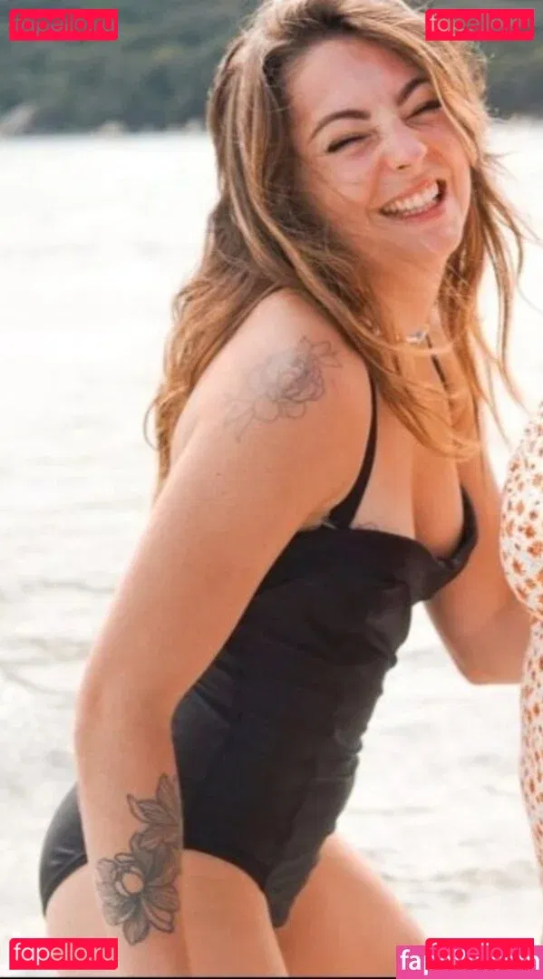 Roxane ASMR Onlyfans Photo Gallery 