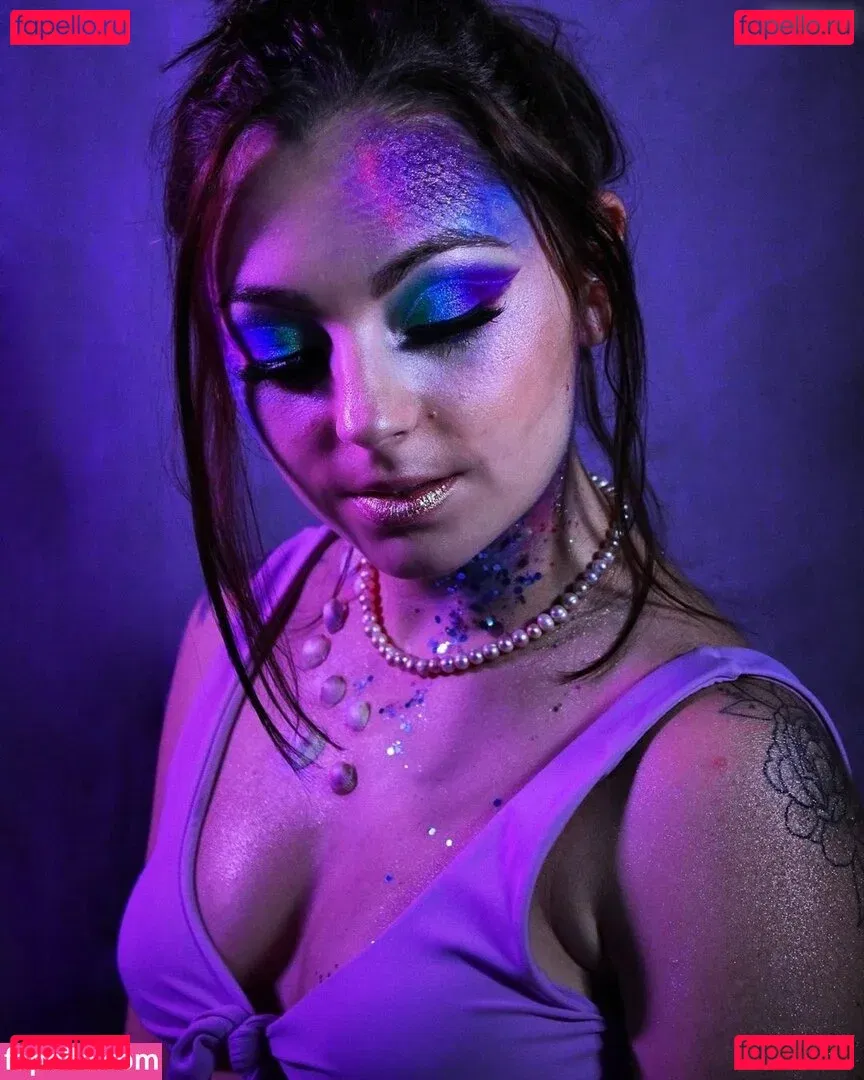 Roxane ASMR Onlyfans Photo Gallery 