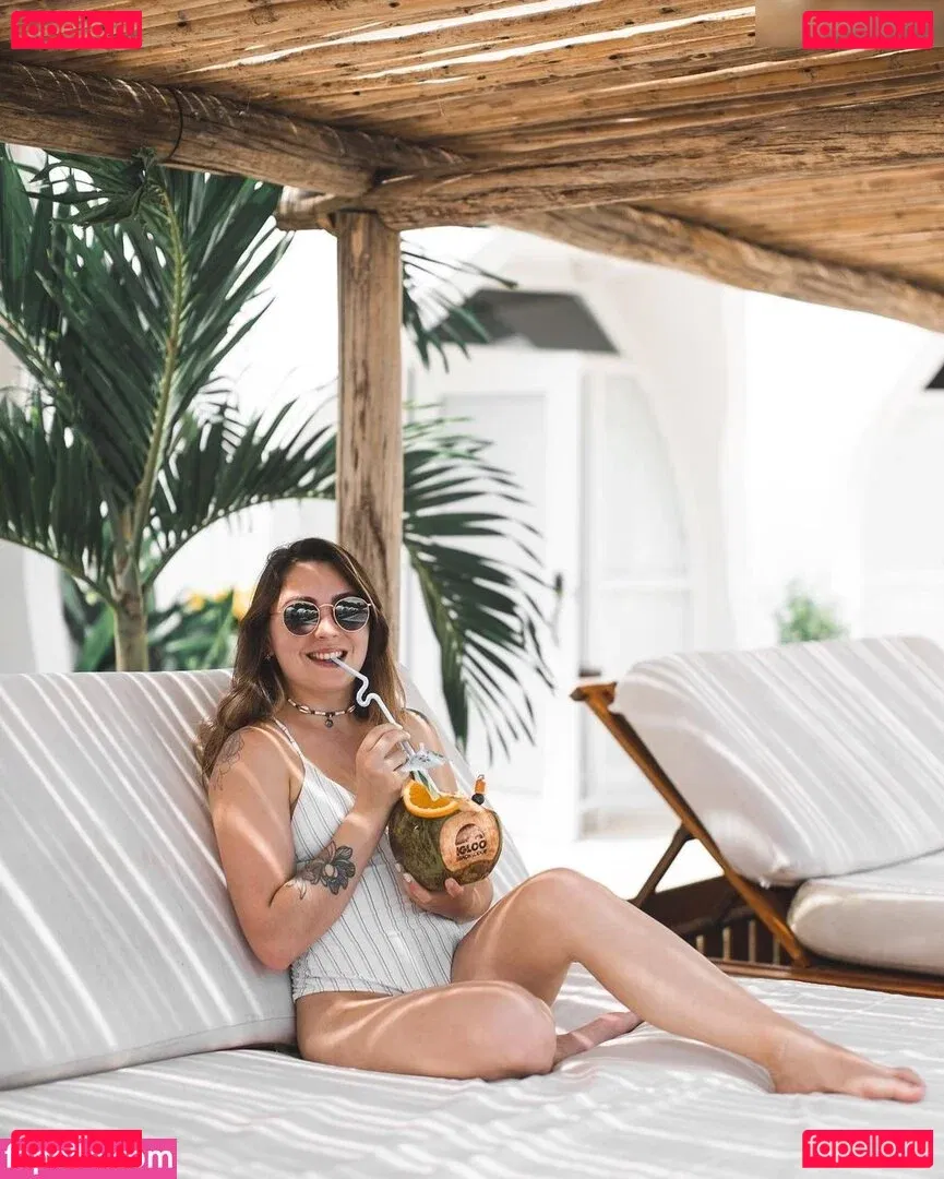 Roxane ASMR Onlyfans Photo Gallery 