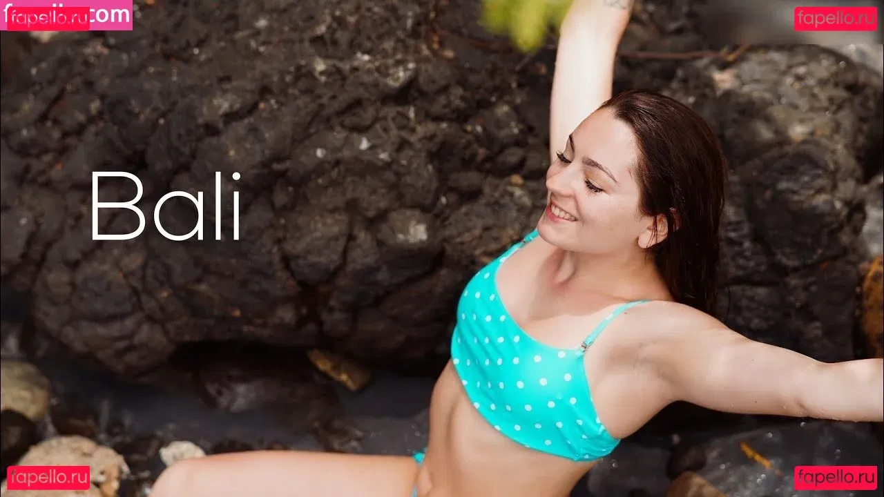 Roxane ASMR Onlyfans Photo Gallery 