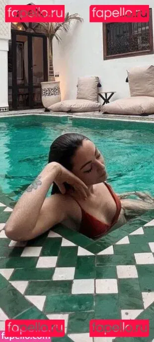 Roxane ASMR Onlyfans Photo Gallery 