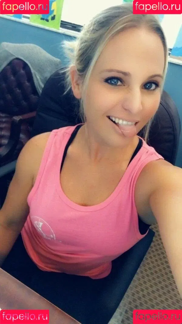 Office Sluts Onlyfans Photo Gallery 