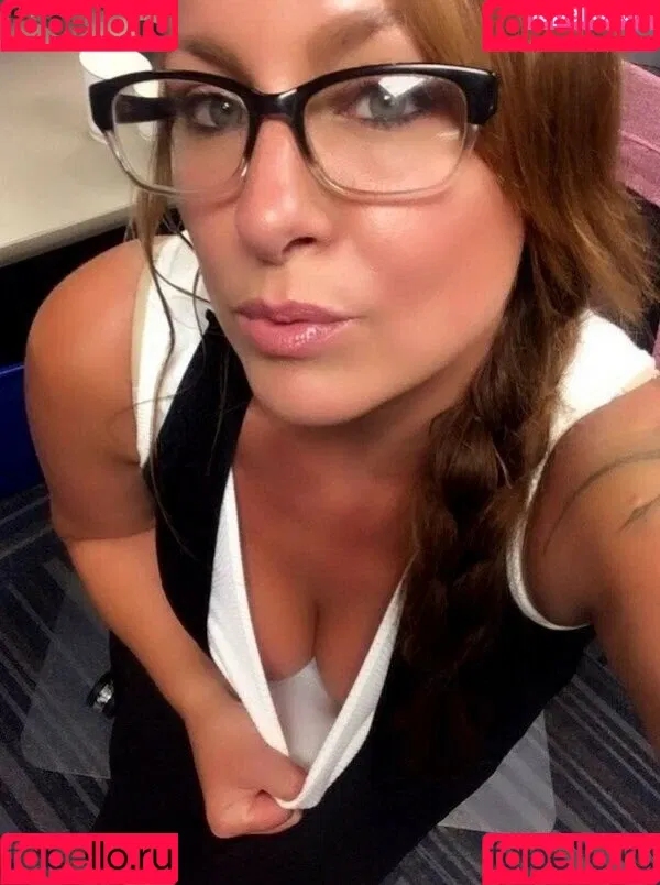 Office Sluts Onlyfans Photo Gallery 