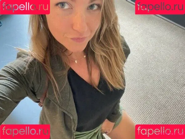 Office Sluts Onlyfans Photo Gallery 