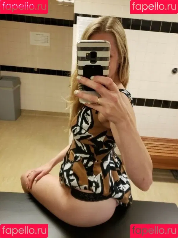 Office Sluts Onlyfans Photo Gallery 