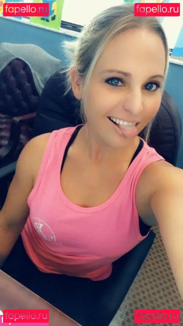 Office Sluts Onlyfans Photo Gallery 