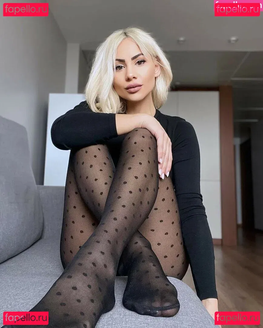 Office Sluts Onlyfans Photo Gallery 