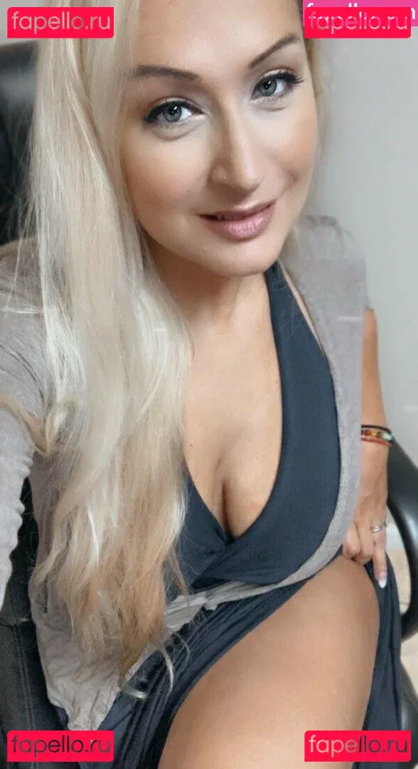 Office Sluts Onlyfans Photo Gallery 