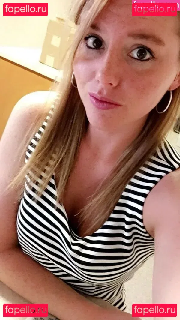 Office Sluts Onlyfans Photo Gallery 