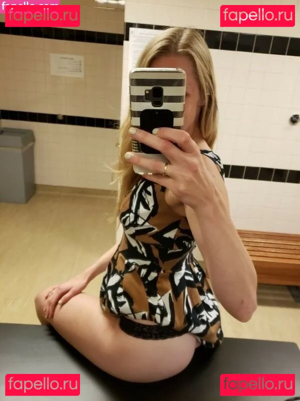 Office Sluts Onlyfans Photo Gallery 