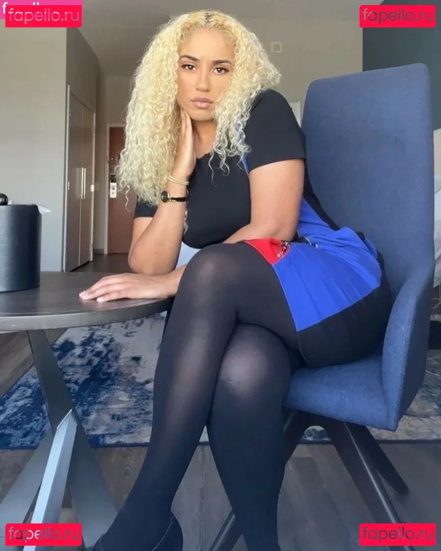 Office Sluts Onlyfans Photo Gallery 