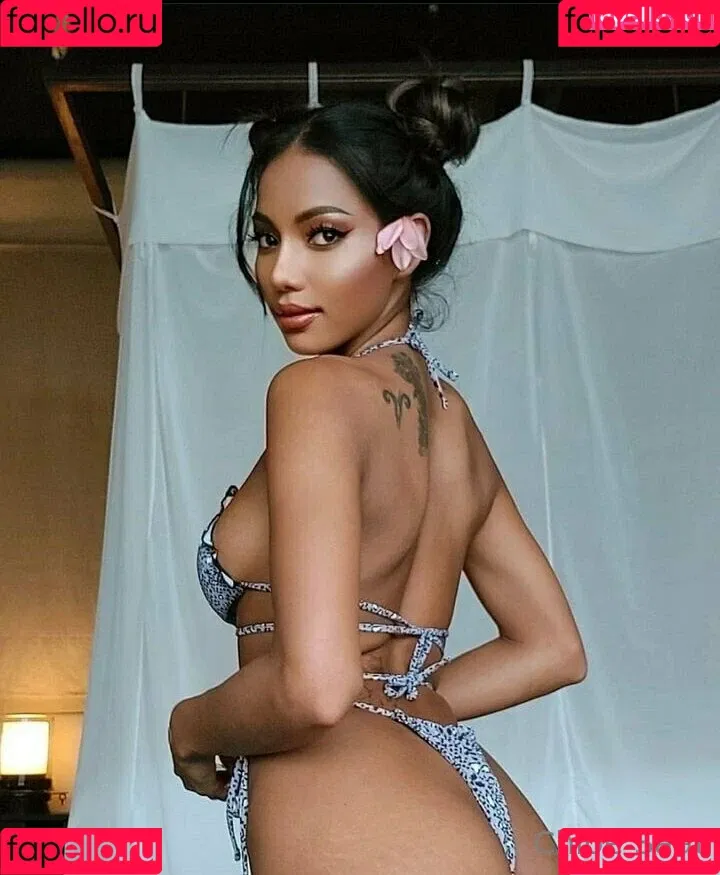 Chloe Saat Onlyfans Photo Gallery 