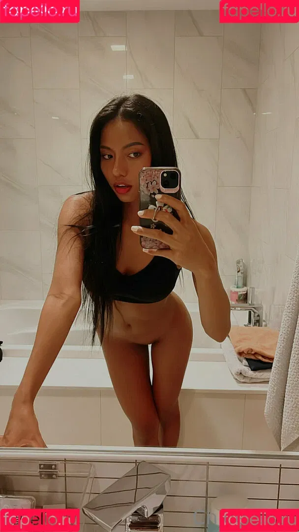 Chloe Saat Onlyfans Photo Gallery 