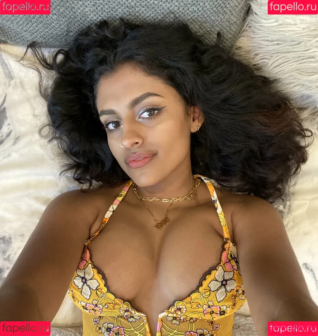 Yamini Nambimadom Onlyfans Photo Gallery 