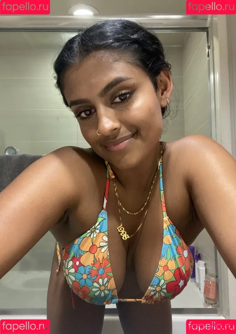 Yamini Nambimadom Onlyfans Photo Gallery 