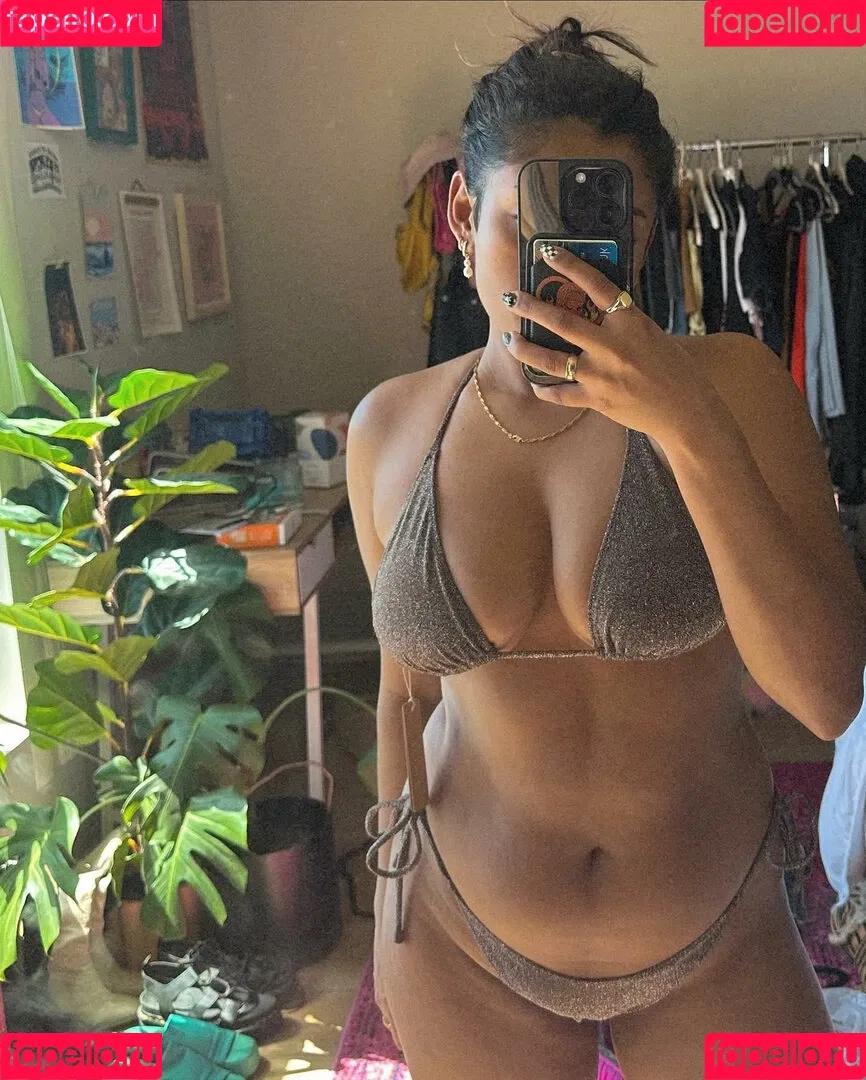 Yamini Nambimadom Onlyfans Photo Gallery 