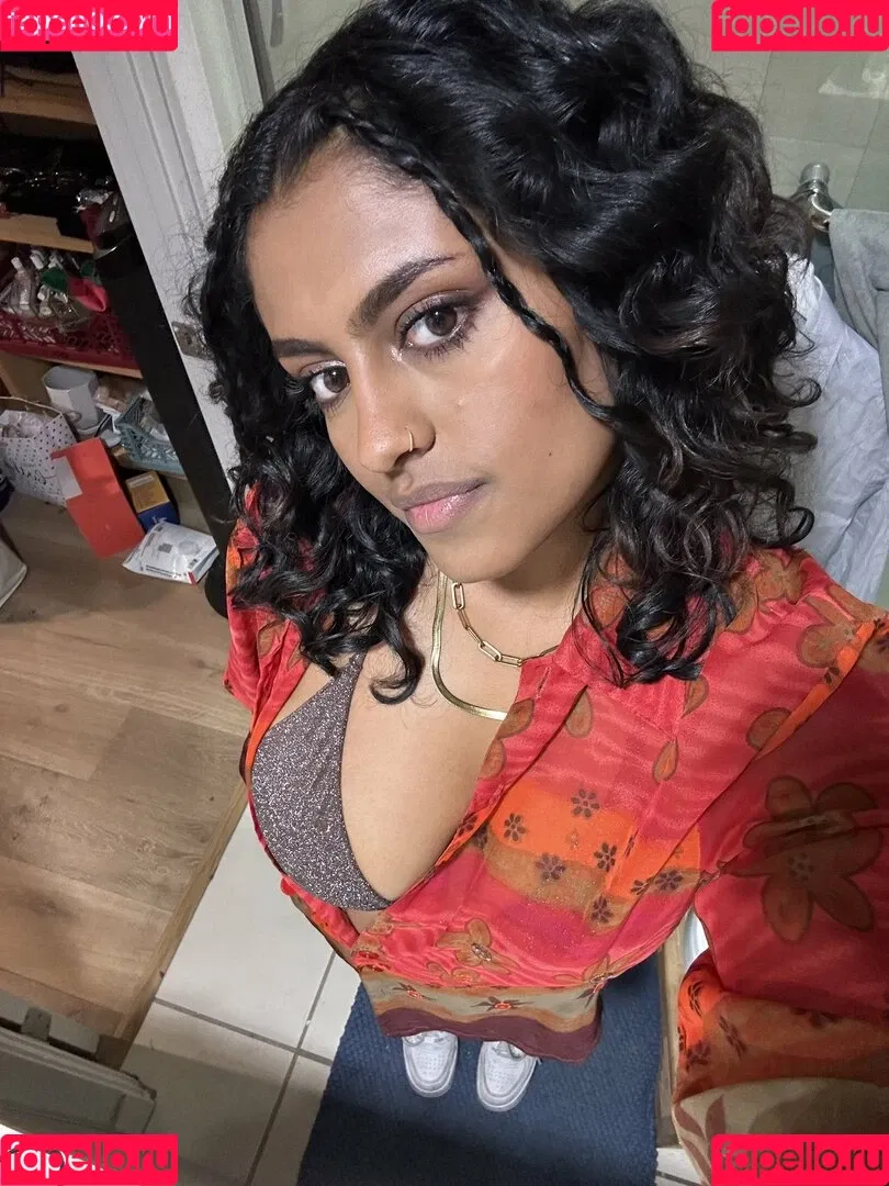 Yamini Nambimadom Onlyfans Photo Gallery 