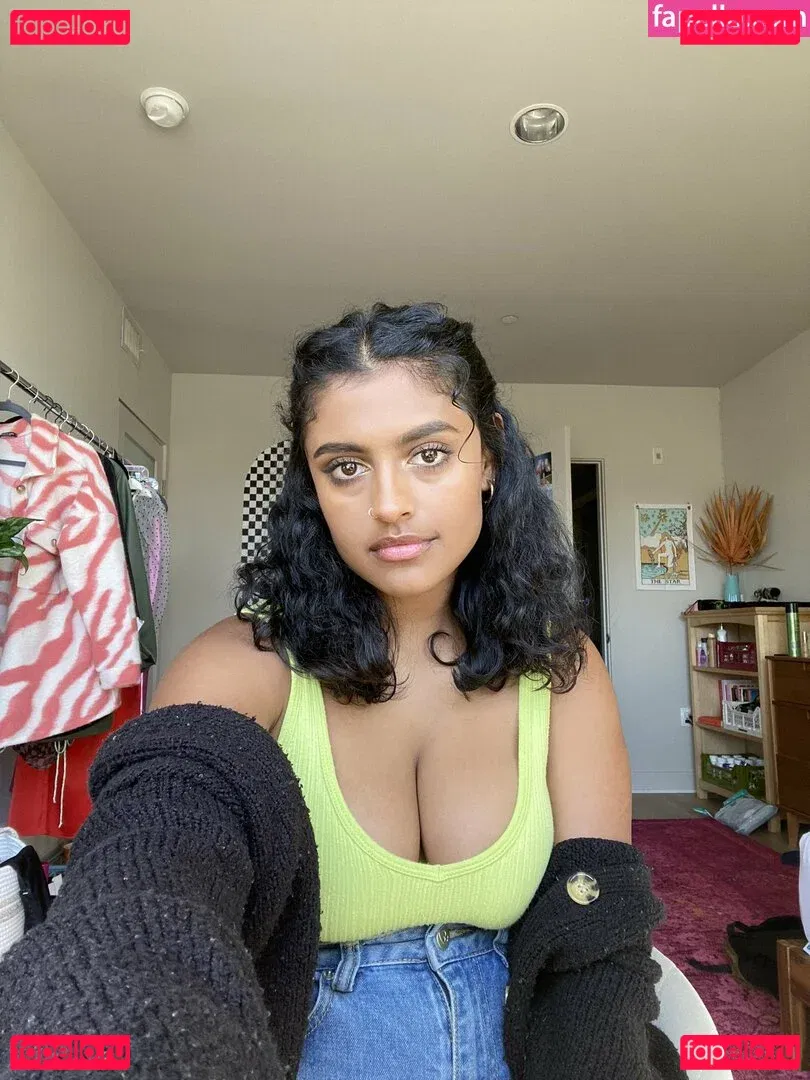 Yamini Nambimadom Onlyfans Photo Gallery 