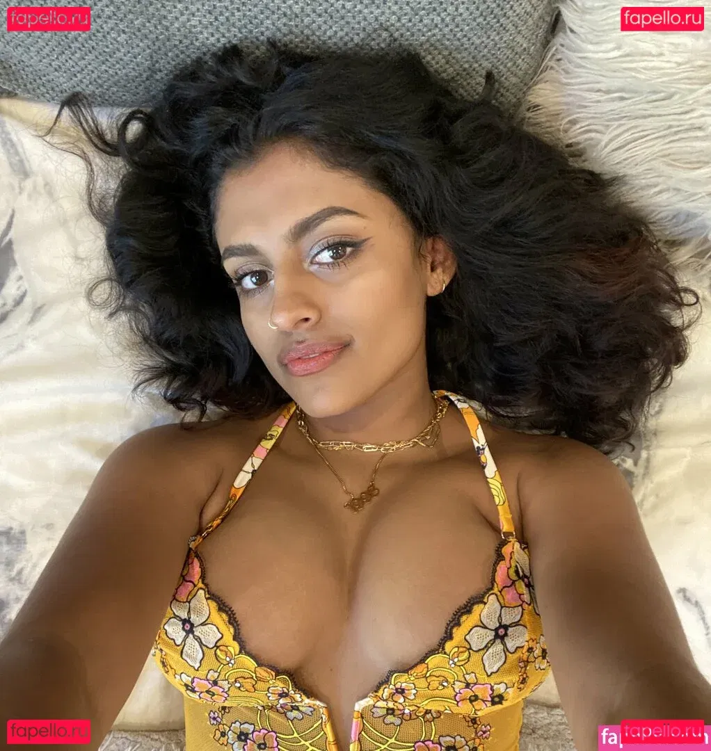Yamini Nambimadom Onlyfans Photo Gallery 